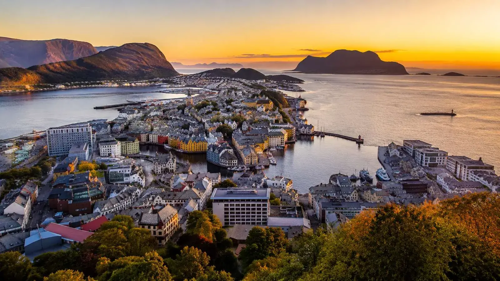 &Aring;lesund, the gateway town &mdash; the full-day round trip leaves from Nedre Strandgate 53